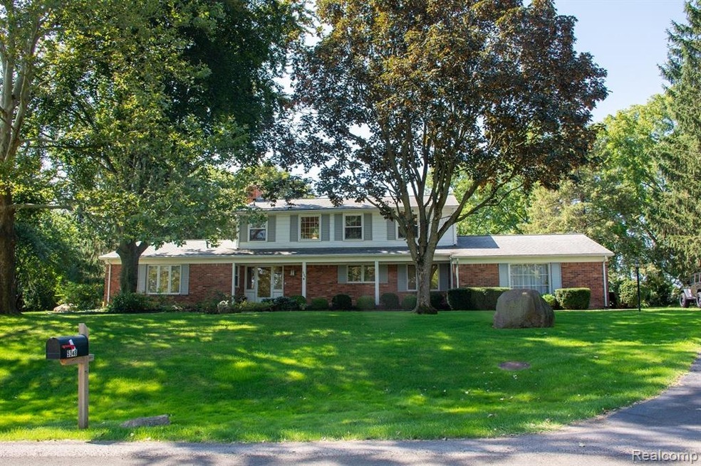 5348 Forest Way, Bloomfield Hills, MI 48302 - photo 1