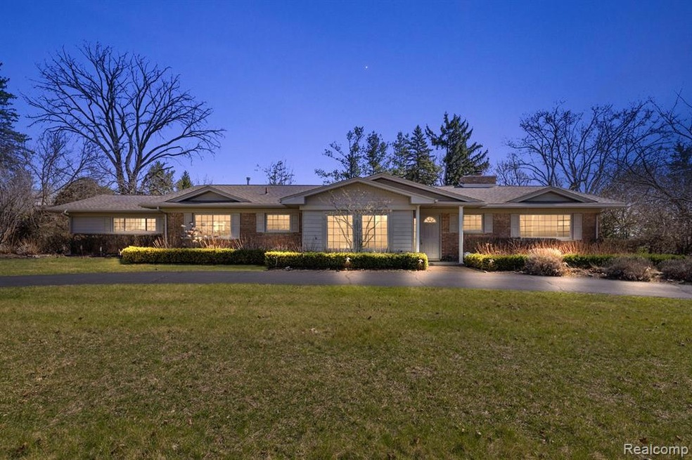 1490 Charrington Rd, Bloomfield Hills, MI 48301 - photo 1