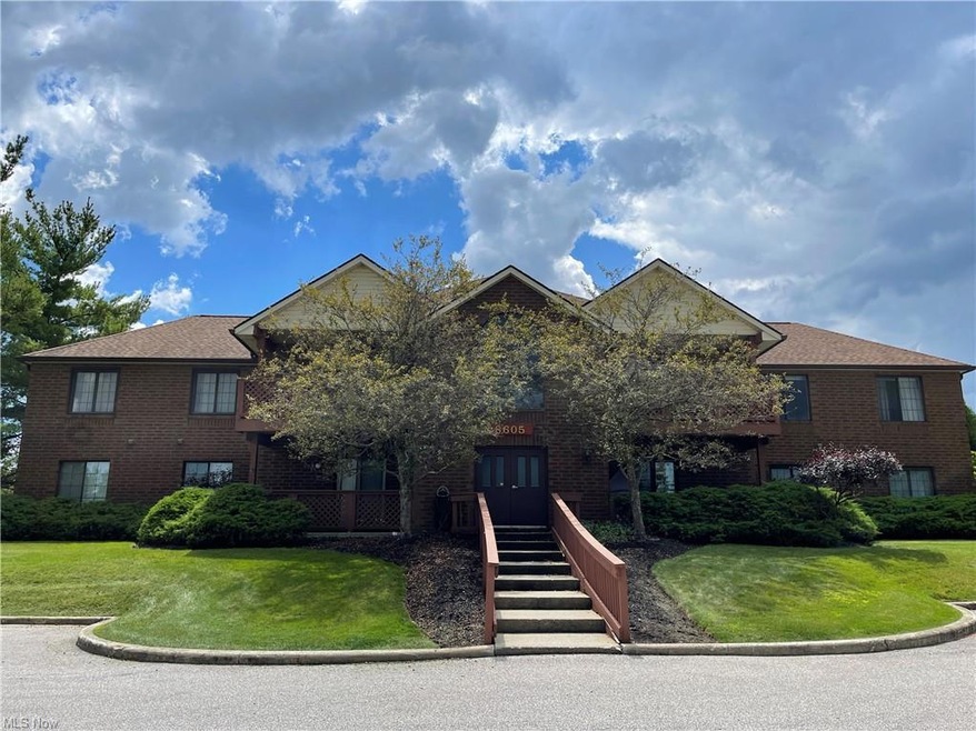 Well Maintained 2nd Floor Ranch Condo