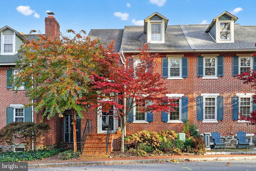 Under Contract $559,900