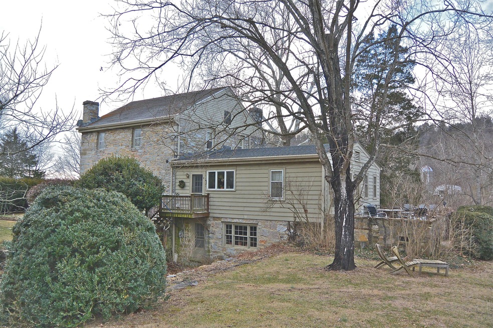 499 S River Rd, Buena Vista, VA 24416 - photo 1