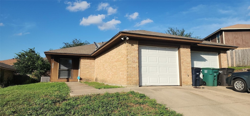 6721 Loma Vista Dr unit 6721 6723, Fort Worth, TX 76133 - photo 1