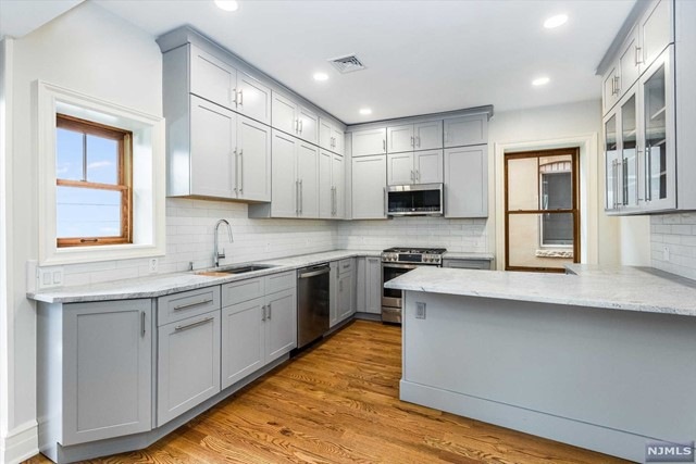 98 Walnut St unit 1, Montclair, NJ 07042 - photo 1