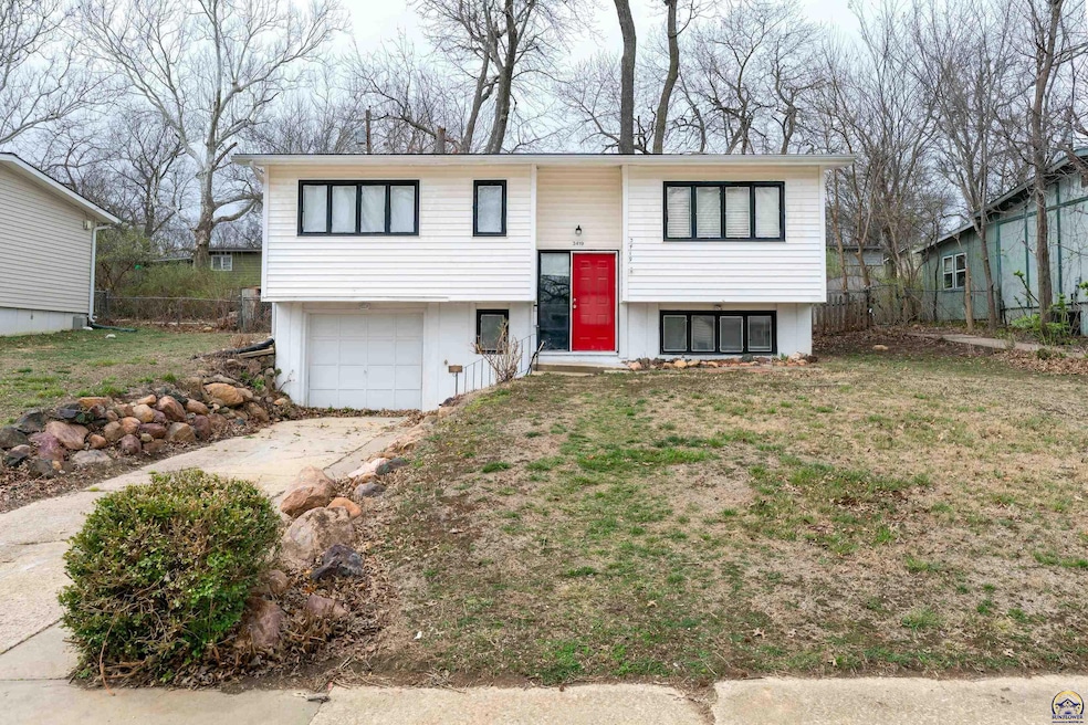 3419 SW Watson Ave, Topeka, KS 66614 - photo 1