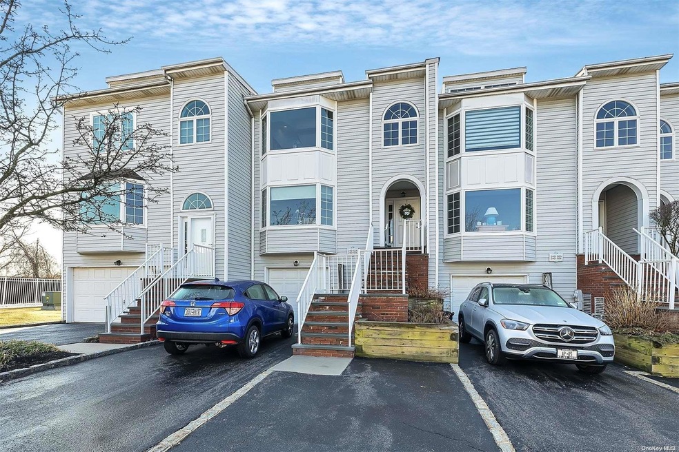 240-52 Oak Park Dr unit B, Little Neck, NY 11362 - photo 1