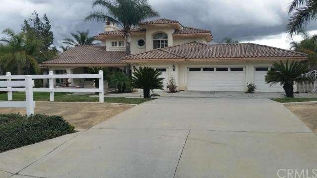 Half Acre Gorgeous property!
