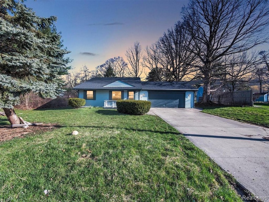 216 Bay St, Davison, MI 48423 - photo 1