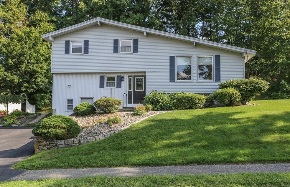 98 Fort Meadow Dr, Hudson, MA 01749 - photo 1