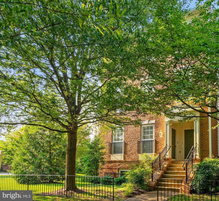 735 Massey Ln unit B, Alexandria, VA 22314 - photo 1