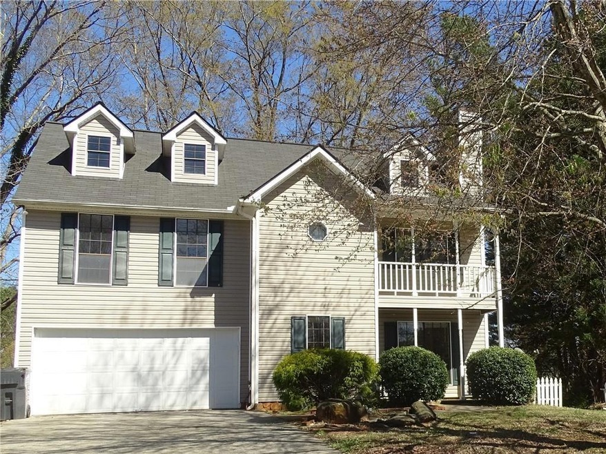 2 story traditional in cul-de-sac on a private lev