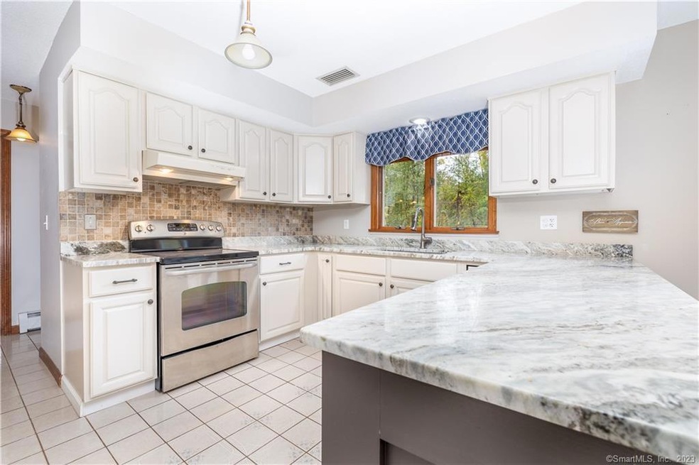 253 Kimberley Rd, Newington, CT 06111 - photo 1