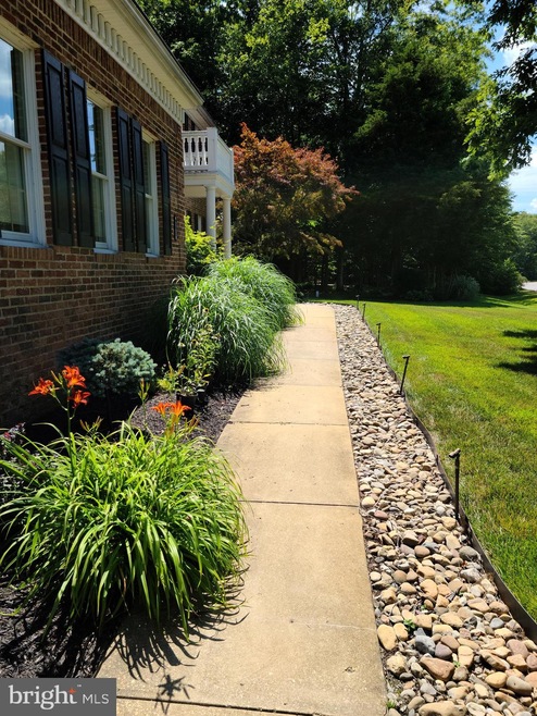 9271 Crescent Ln, La Plata, MD 20646 - photo 1