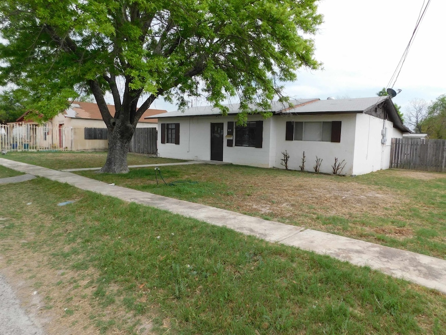610 W 7th St, Del Rio, TX 78840 - photo 1