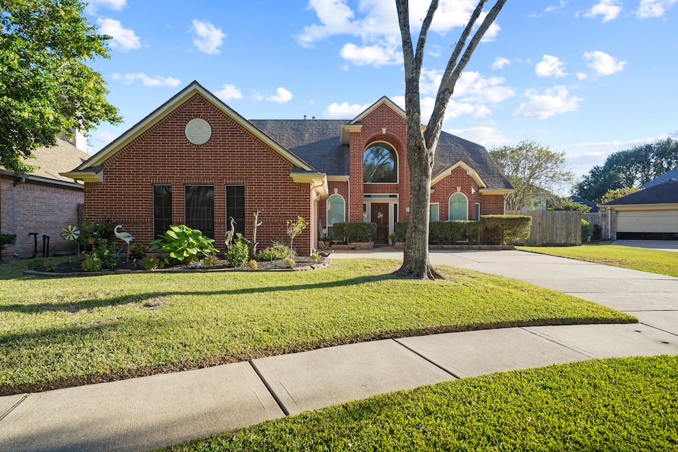 2013 Pembroke Bay Dr, League City, TX 77573 - photo 1