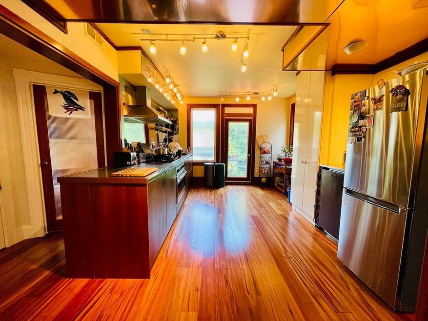 81 Francis St unit 4, Brookline, MA 02446 - photo 1