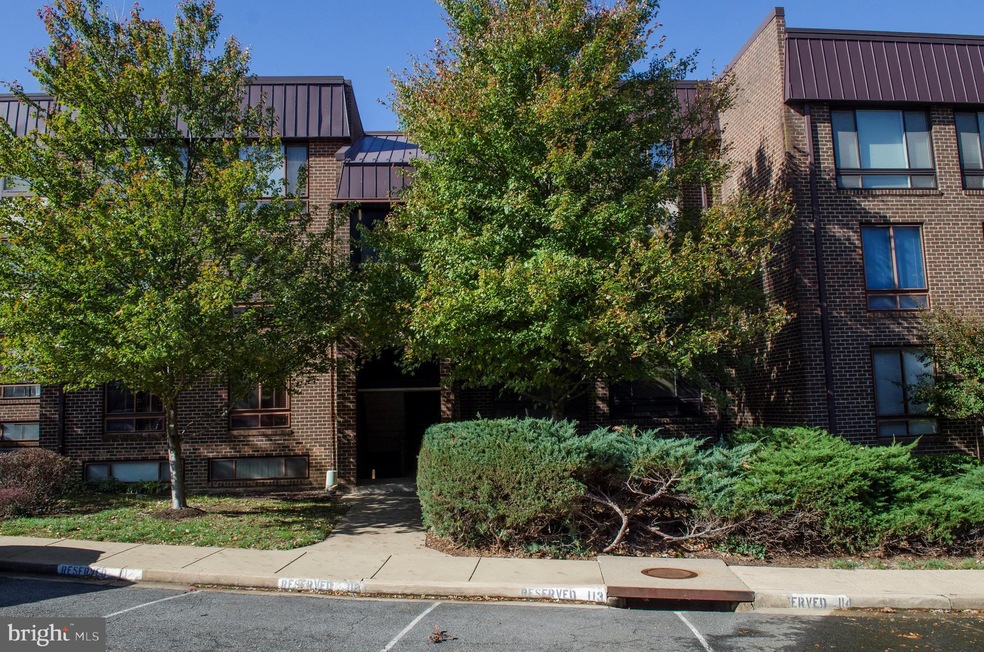 122 Roberts Ln unit 101, Alexandria, VA 22314 - photo 1