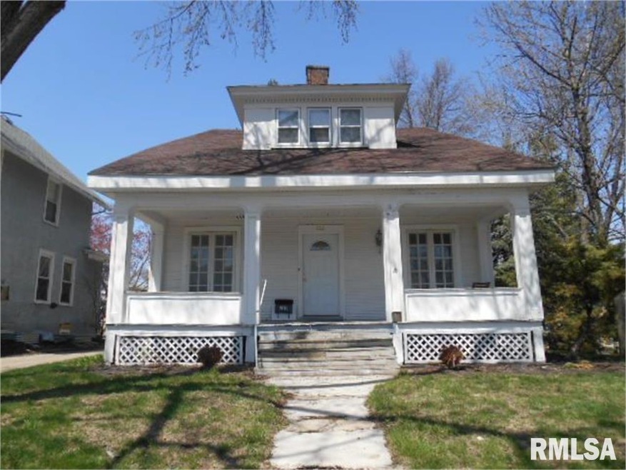 822 Grand Ct, Davenport, IA 52803 - photo 1