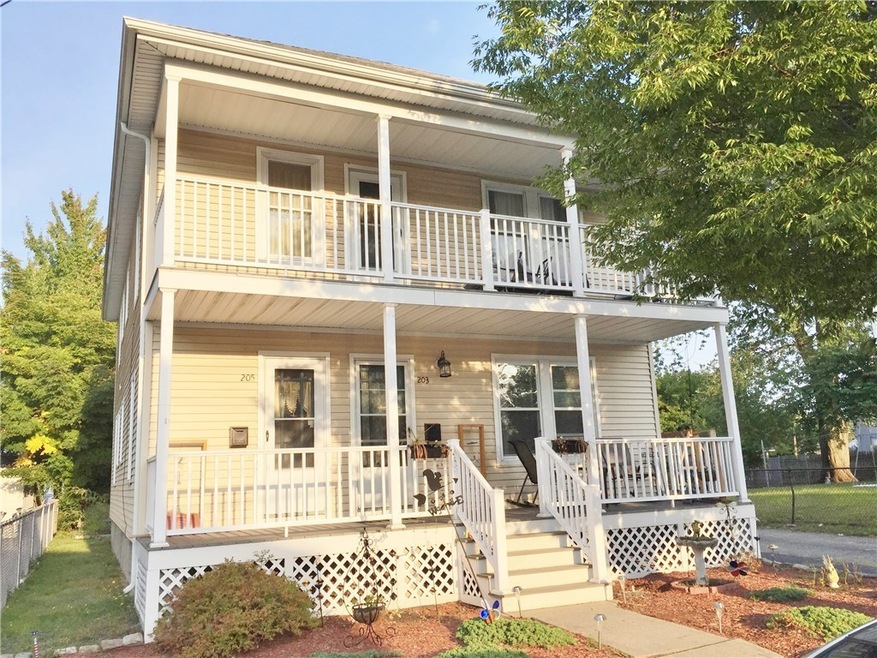 203 Kenyon Ave, Pawtucket, RI 02861 - photo 1