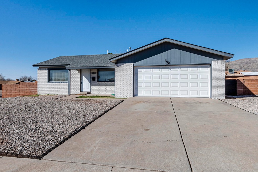 2501 Eastmont Ct, Alamogordo, NM 88310 - photo 1
