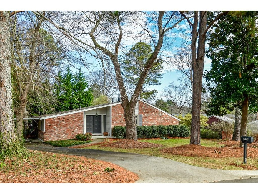 Welcome to 1961 Lochlomand Lane SE!