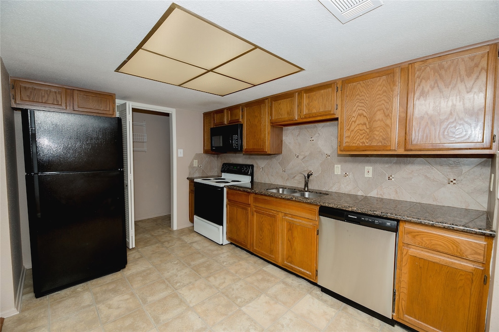 Welcome to Condo Unit#2212! Here is the spacious k