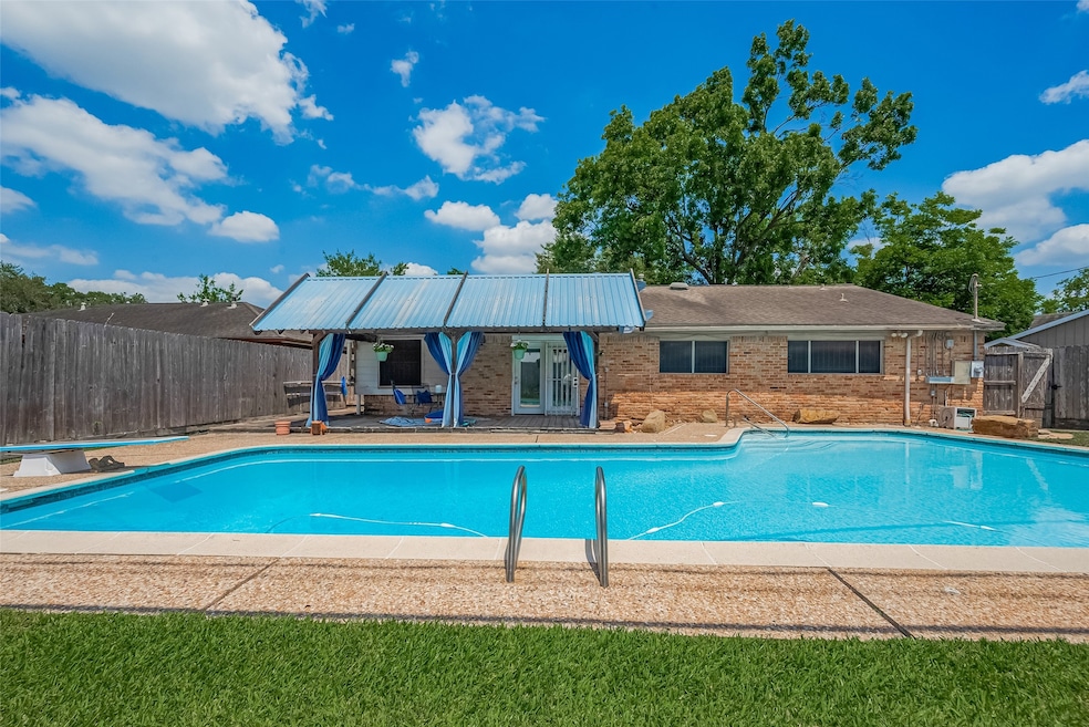 Expansive 42' Diving Pool: A rare feature, this ap