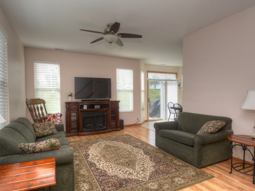 6542 Marble Ln unit 10201, Carpentersville, IL 60110 - photo 1