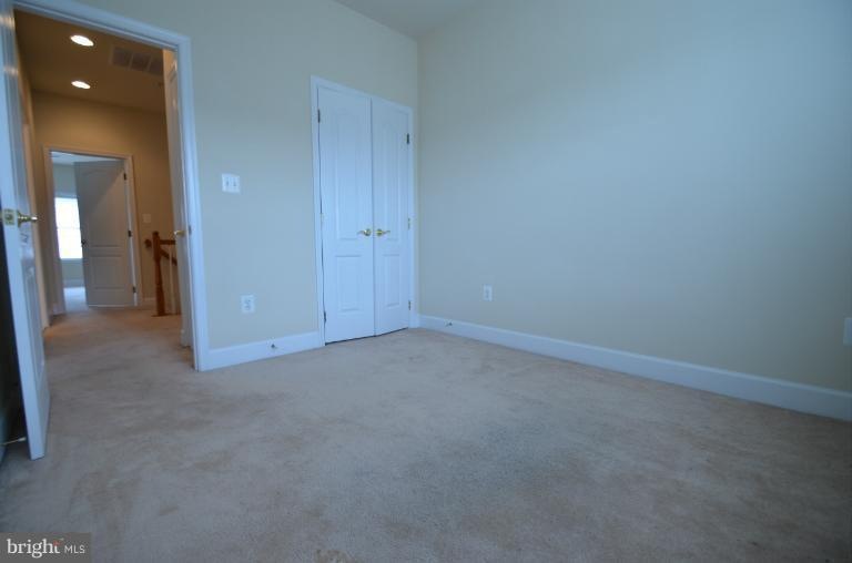 571 Pelican Ave, Gaithersburg, MD 20877 - photo 1