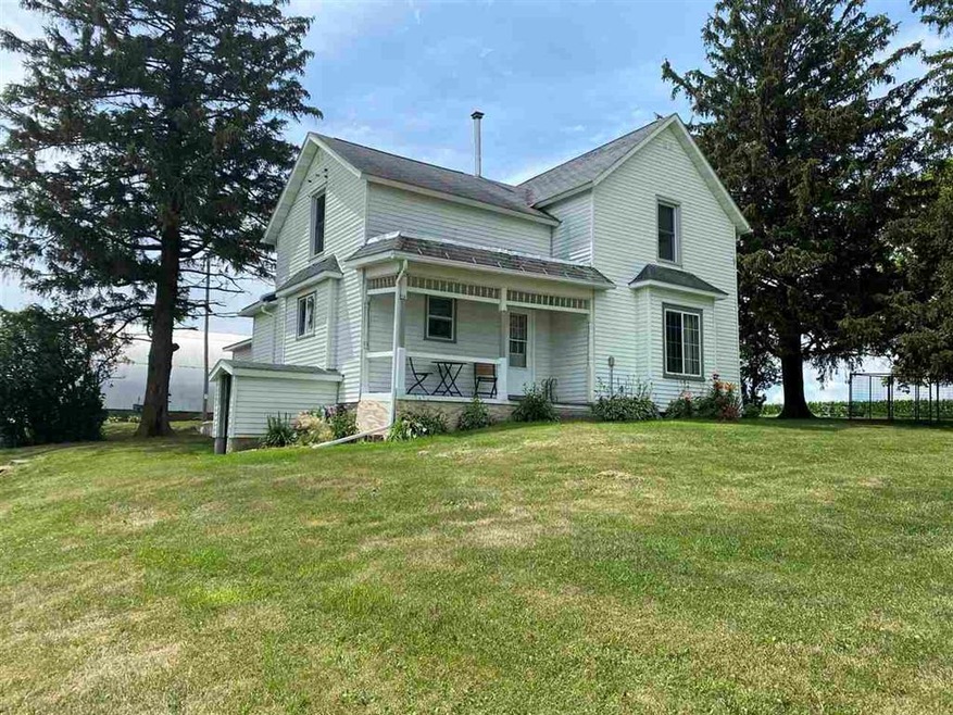 6835 Curve Rd, Lancaster, WI 53813 - photo 1