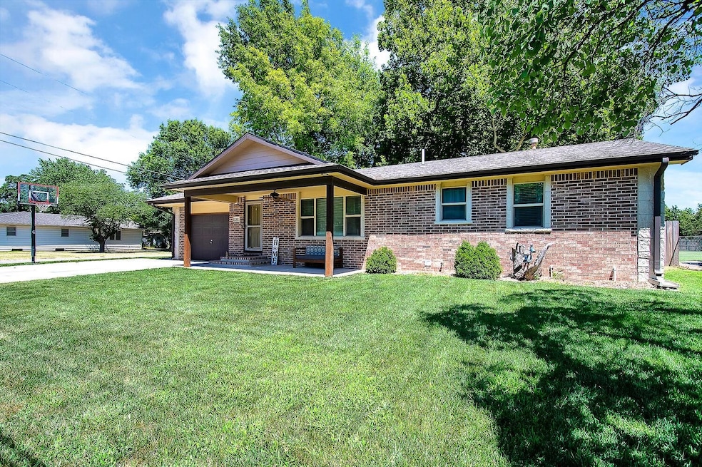 202 S 1st St, Colwich, KS 67030 - photo 1