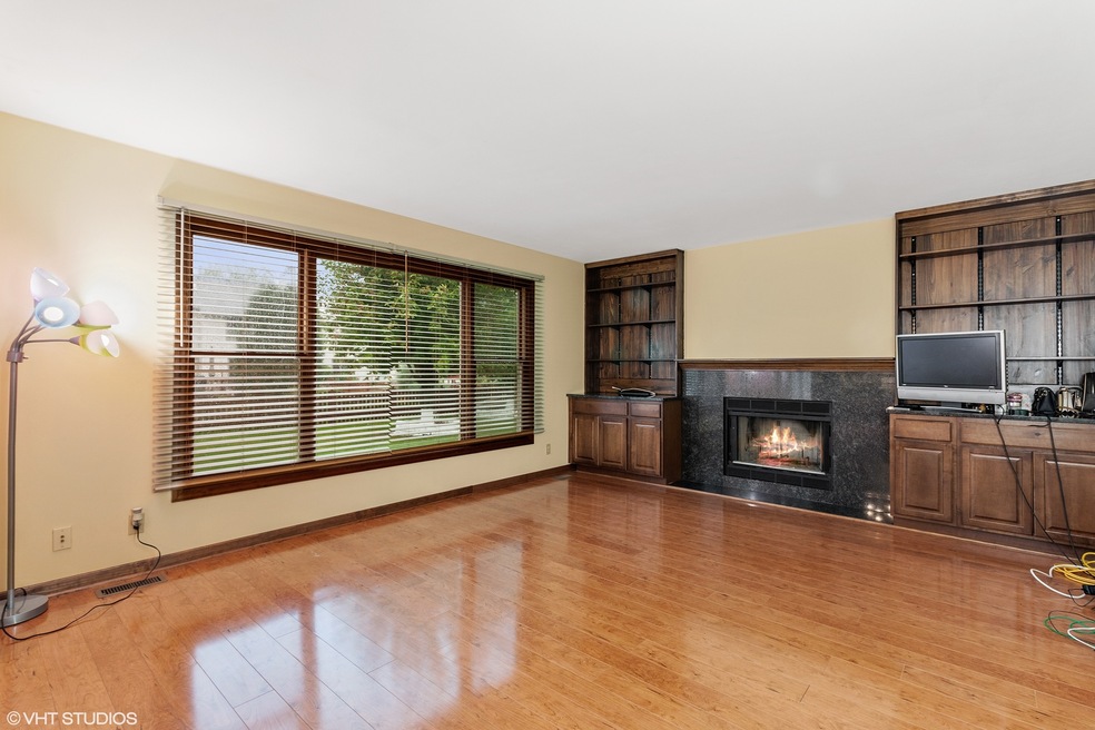 944 Wellington Ct unit 2, Aurora, IL 60506 - photo 1