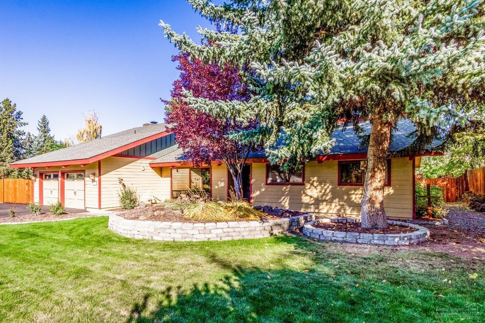 1818 NE Crestridge Dr, Bend, OR 97701 - photo 1