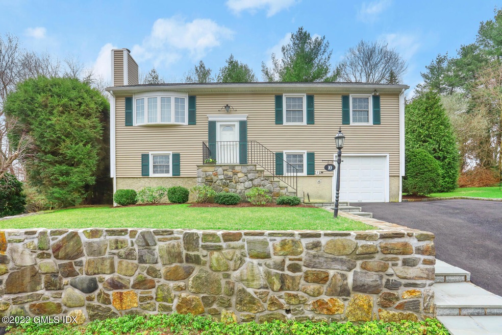 10 Gard Ct, Greenwich, CT 06831 - photo 1