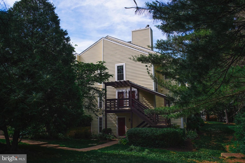 9935 Oakton Terrace Rd, Oakton, VA 22124 - photo 1