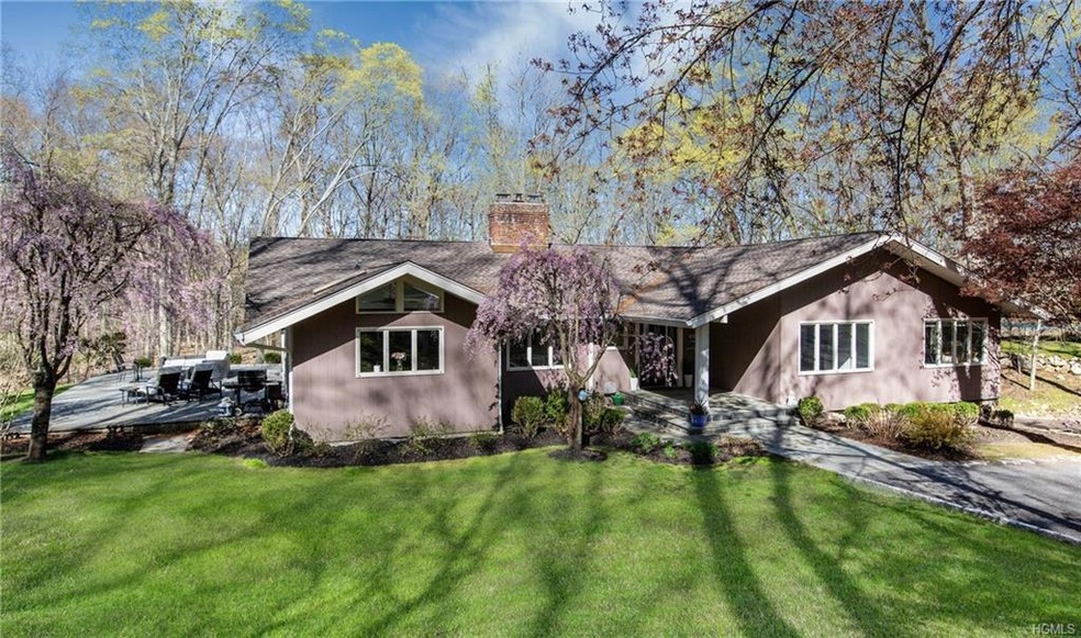 6 Yale Place, Armonk, NY 10504 - photo 1