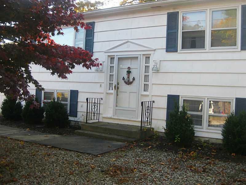 39 Robin Ln, West Warwick, RI 02893 - photo 1