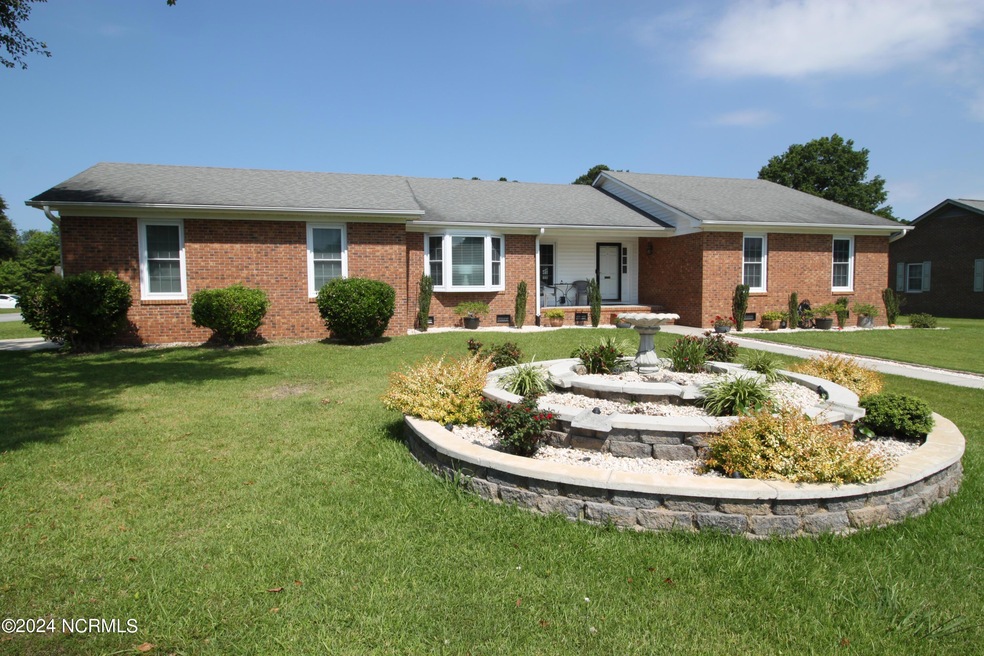 201 University Dr, Jacksonville, NC 28546 - photo 1