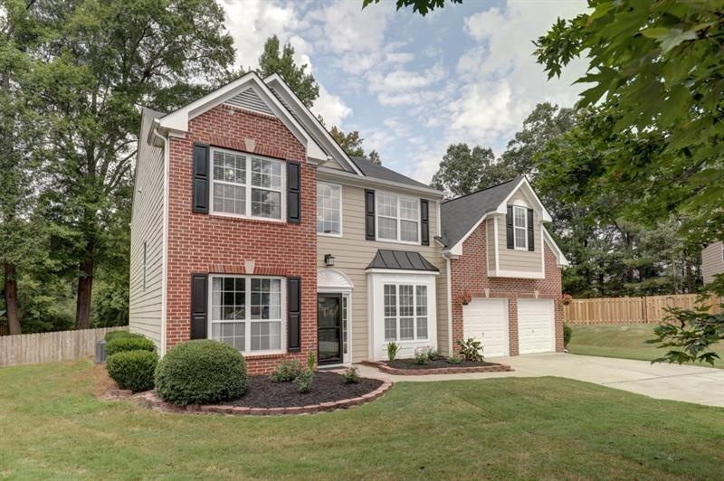 Unparalleled beauty on a park-like setting in Hill