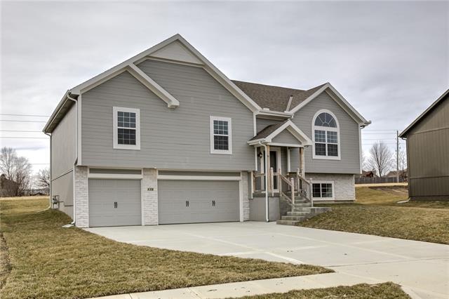 1405 Bristol Dr, Raymore, MO 64083 - photo 1