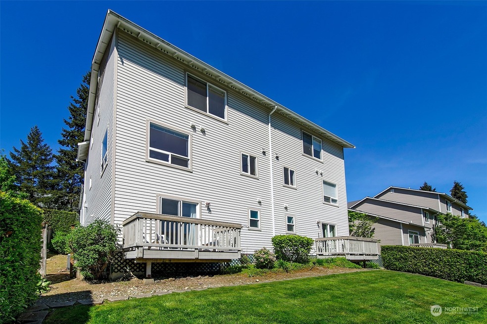 Lovely bright corner unit at the Mill Creek townhomes