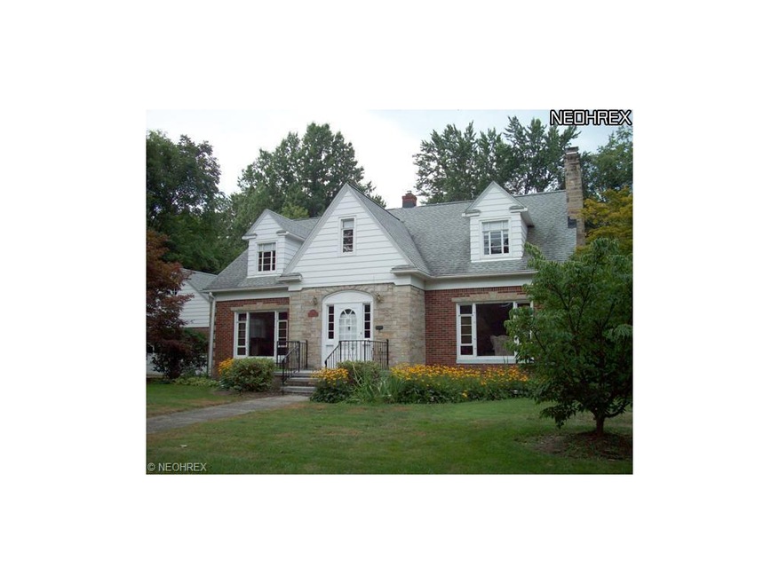 Welcome home to this charming 2 story in West Akro