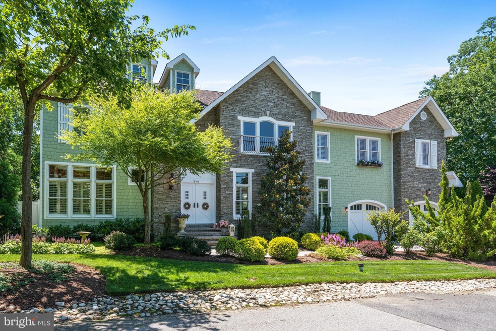 201 W Lake Dr, Annapolis, MD 21403 - photo 1