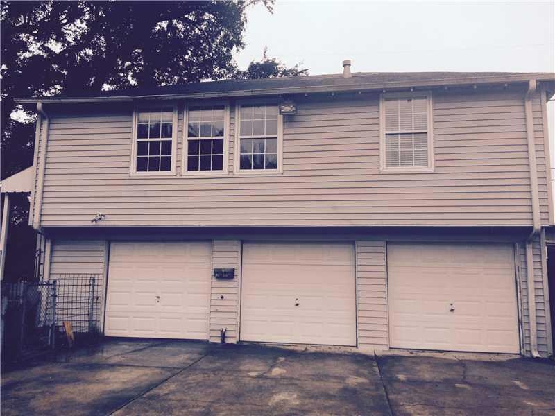 Facade/Exterior Front. Very nice over garage apartment with private garage and fenced yard. Door usually kept close.