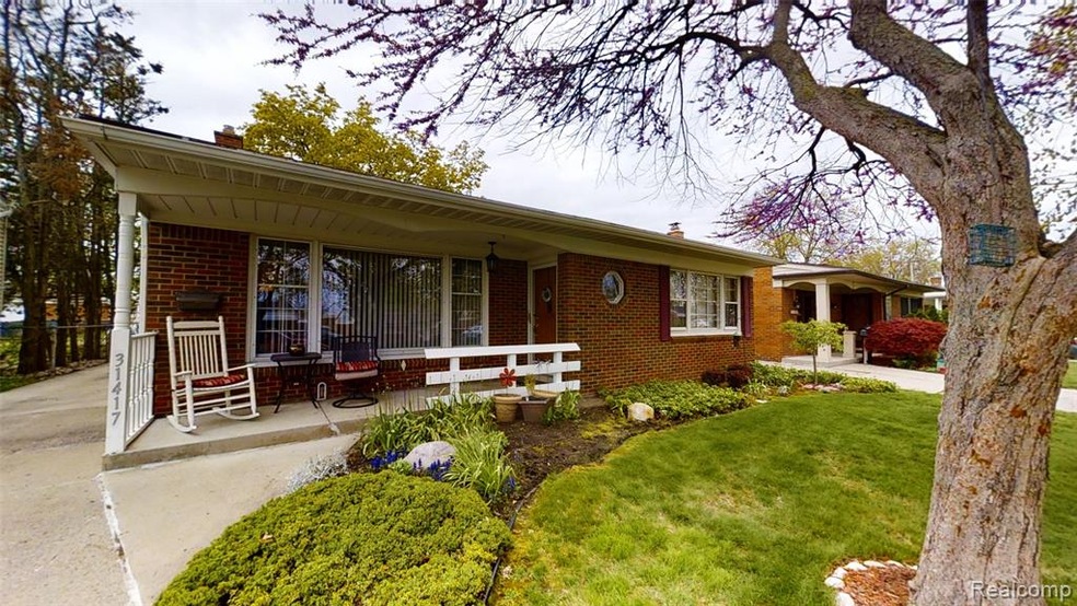 Front of House 1.jpg