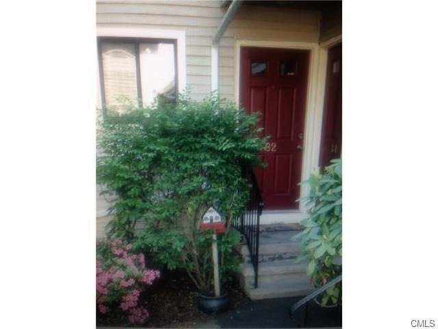 82 Lance Cir unit 82, Bridgeport, CT 06606 - photo 1