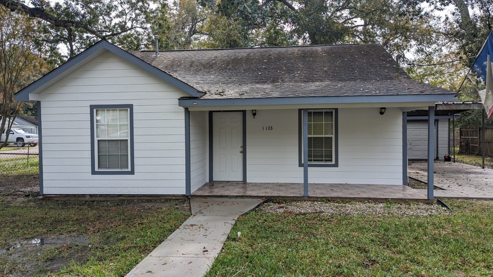 1103 W Willis St, Alvin, TX 77511 - photo 1