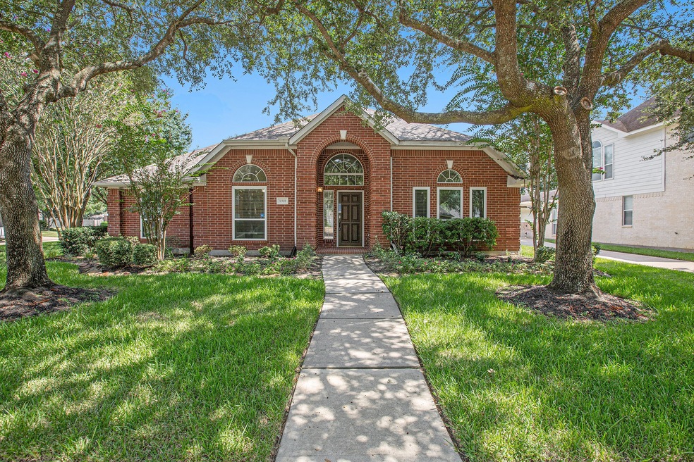 8918 Apple Mill Dr, Houston, TX 77095 - photo 1