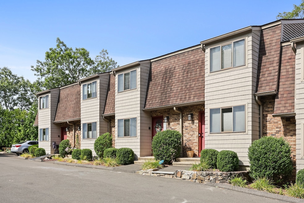 130 Fillow St unit 24, Norwalk, CT 06850 - photo 1