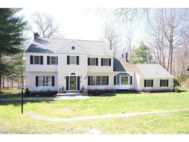 137 Fairway Dr, Stamford, CT 06903 - photo 1