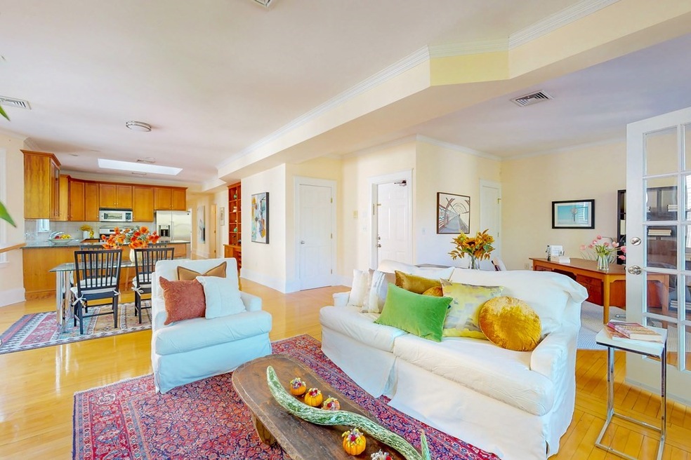 114 Trowbridge St unit 3, Cambridge, MA 02138 - photo 1